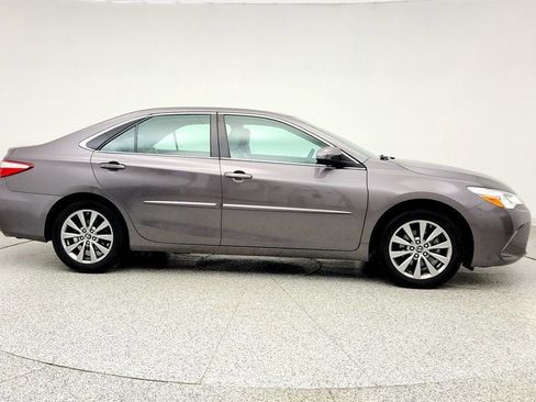 Used 2017 Toyota Camry XLE FWD image 4