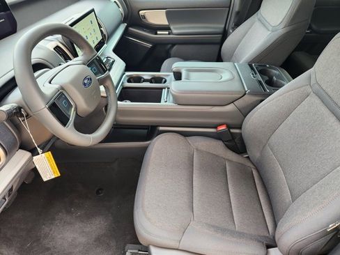 New 2025 Ford Expedition Active image 9