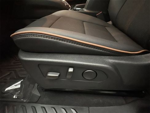 Used 2026 GMC Canyon AT4 image 7