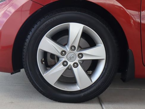 Used 2013 Hyundai Elantra GLS w/ Preferred Pkg FWD image 5