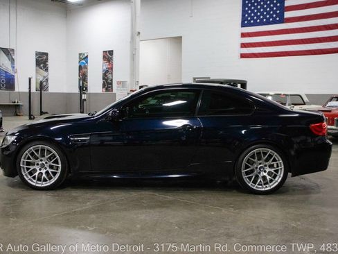 Used 2013 BMW M3 Coupe w/ Premium Pkg RWD image 3