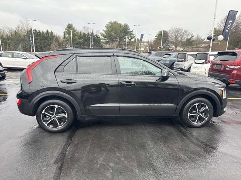 Used 2023 Kia Niro EX FWD image 9