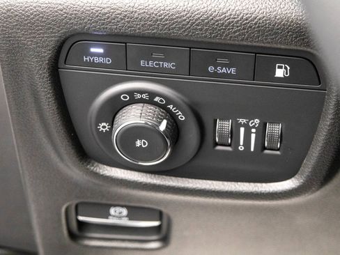 Used 2022 Jeep Grand Cherokee Limited 4xe image 18