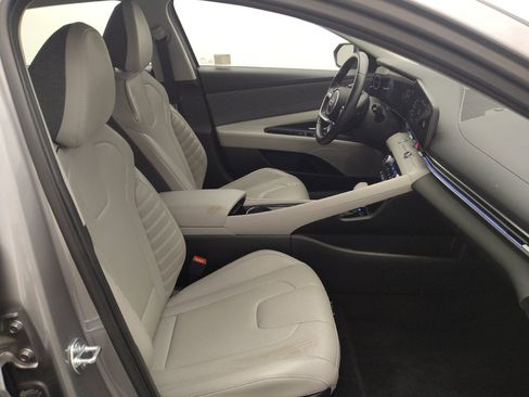 Used 2025 Hyundai Elantra Limited FWD image 21