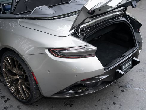 Used 2025 Aston Martin DB12 Convertible image 13