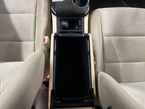 Used 2014 Toyota Camry LE image 24