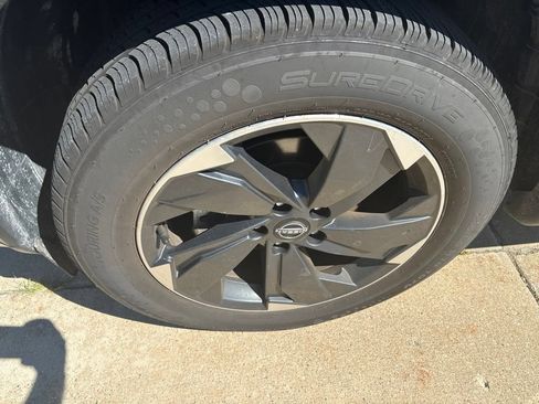 Used 2025 Nissan Rogue SV AWD/4WD image 10
