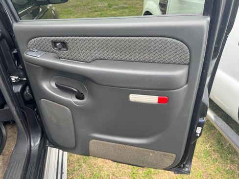 Used 2003 Chevrolet Avalanche 4x4 w/ Suspension Package, Off-Road image 19
