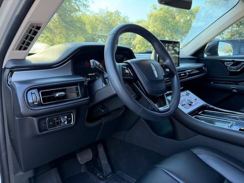 Used 2024 Lincoln Aviator 2WD w/ Premium Package image 8