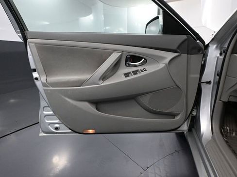 Used 2011 Toyota Camry LE image 16