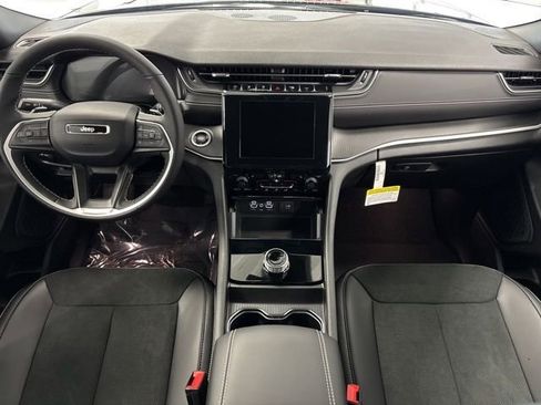 New 2025 Jeep Grand Cherokee Altitude image 34