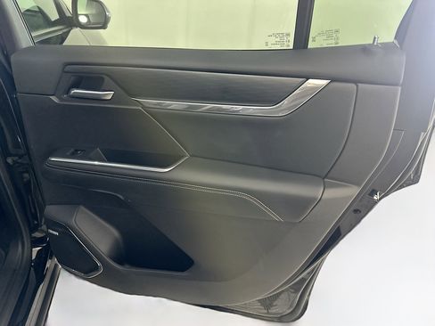 Used 2025 GMC Acadia Elevation image 29