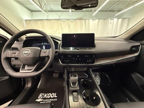 Used 2026 Nissan Rogue Platinum w/ Platinum Premium Package AWD/4WD image 17