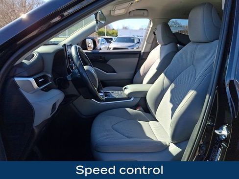 Used 2021 Toyota Highlander LE image 16