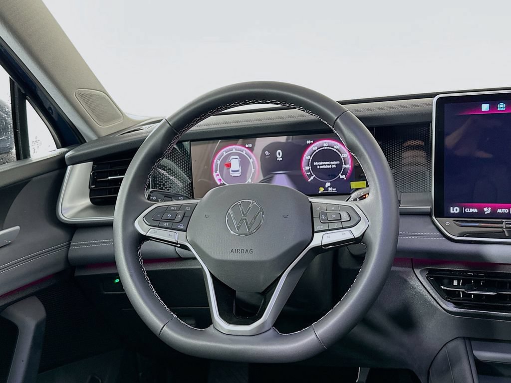 Used 2025 Volkswagen Tiguan SE FWD image 19