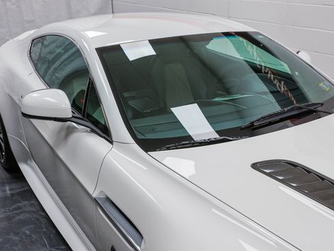 Used 2011 Aston Martin V12 Vantage Coupe image 32