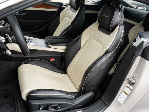 Used 2023 Bentley Continental GT Azure image 25