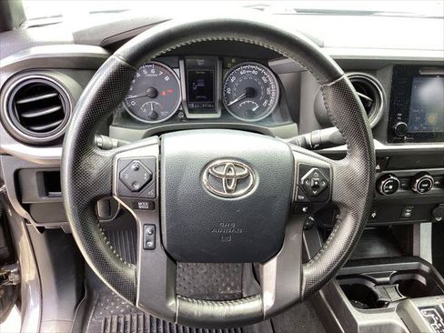 Used 2016 Toyota Tacoma TRD Off-Road AWD/4WD image 27