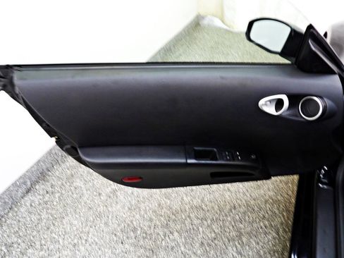 Used 2004 Nissan 350Z Touring RWD image 7
