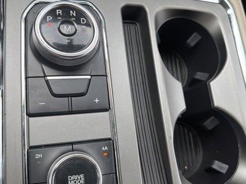 Used 2021 Ford Expedition XLT image 18