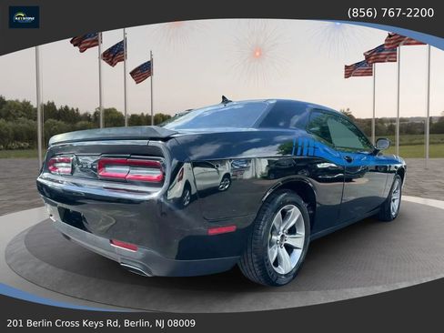 Used 2017 Dodge Challenger SXT w/ Driver Convenience Group RWD image 7