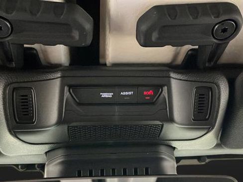 Used 2025 Jeep Wrangler Unlimited Rubicon 4xe image 33