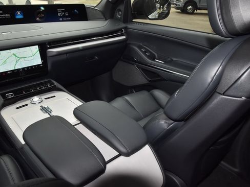 New 2027 Lincoln Navigator Reserve w/ Jet Appearance Package AWD/4WD image 18
