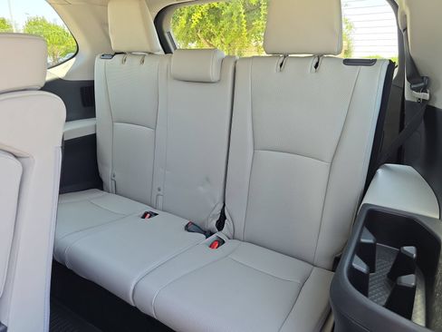 Used 2025 Toyota Grand Highlander AWD Hybrid image 33