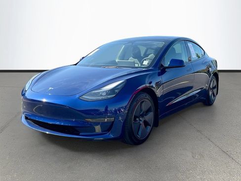 Used 2023 Tesla Model 3 Standard Range RWD image 3