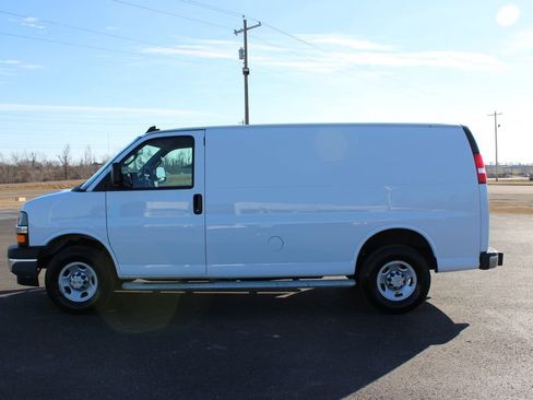 Used 2024 Chevrolet Express 2500 w/ Driver Convenience Package image 6