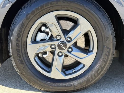 Used 2023 Kia K5 LXS image 12