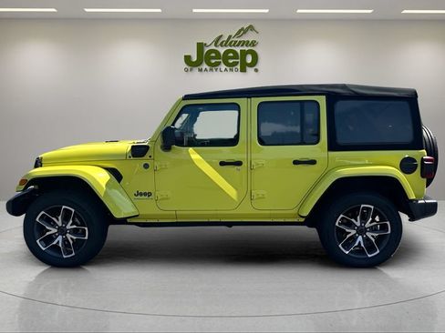 Used 2024 Jeep Wrangler Unlimited w/ Convenience Group AWD/4WD image 8