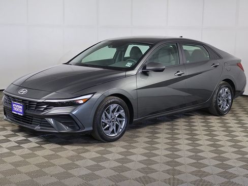 Used 2024 Hyundai Elantra SEL FWD image 7