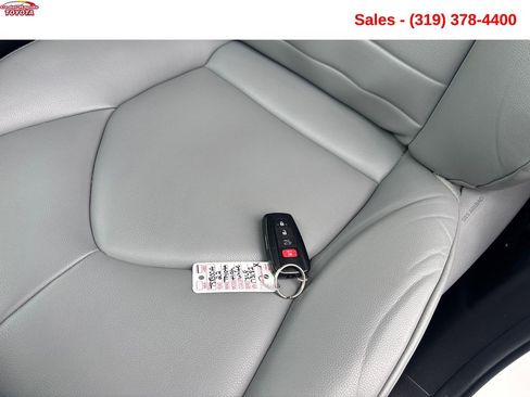 Used 2022 Toyota Highlander XLE AWD/4WD image 27