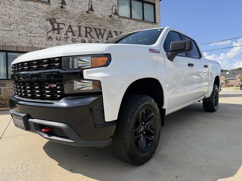 Used 2019 Chevrolet Silverado 1500 Custom Trail Boss AWD/4WD image 2