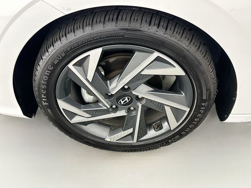 Used 2024 Hyundai Elantra Limited FWD image 11