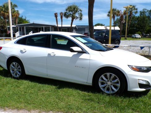 Used 2025 Chevrolet Malibu LT FWD image 2