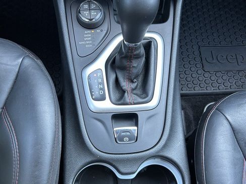 Used 2015 Jeep Cherokee Trailhawk w/ Leather Interior Group AWD/4WD image 22