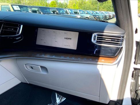Certified 2025 Jeep Grand Wagoneer 4WD image 17