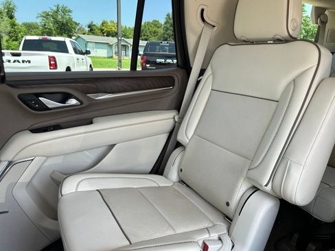 Used 2021 GMC Yukon Denali w/ Denali Premium Package AWD/4WD image 14
