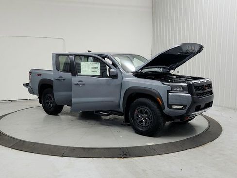 New 2026 Nissan Frontier PRO-4X w/ Pro Premium Package AWD/4WD image 9