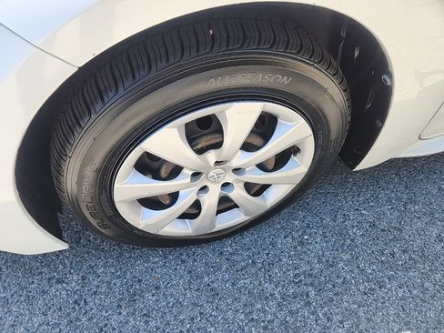 Used 2020 Toyota Corolla LE w/ Carpet Mat Package (TMS) FWD image 9