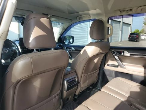 Used 2022 Lexus GX 460 Luxury w/ Accessory Package AWD/4WD image 9