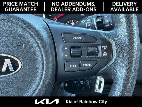 Used 2016 Kia Sedona L image 23