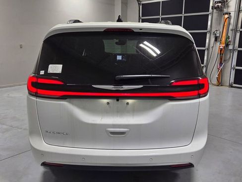New 2026 Chrysler Pacifica Pinnacle image 11