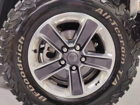 Used 2020 Jeep Wrangler Unlimited Sahara AWD/4WD image 24