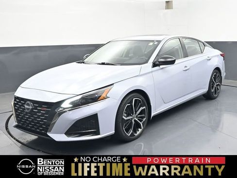 Used 2023 Nissan Altima 2.5 SR w/ SR Premium Package FWD image 1
