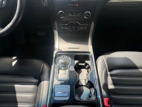 Used 2019 Ford Edge SEL w/ Equipment Group 201A FWD image 30
