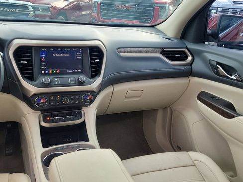 Used 2020 GMC Acadia Denali w/ Technology Package FWD image 17