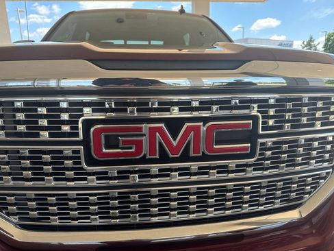 Used 2016 GMC Sierra 1500 Denali w/ Enhanced Driver Alert Package AWD/4WD image 5